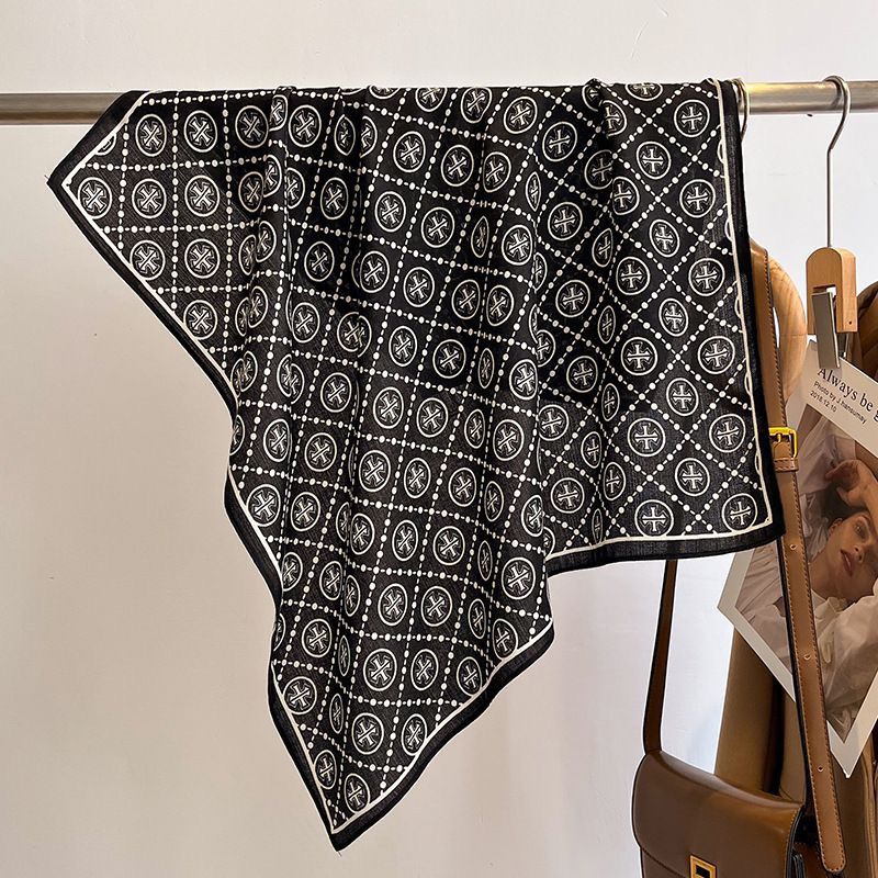 Écharpe Noir & Blanc – Élégance Classique et Moderne