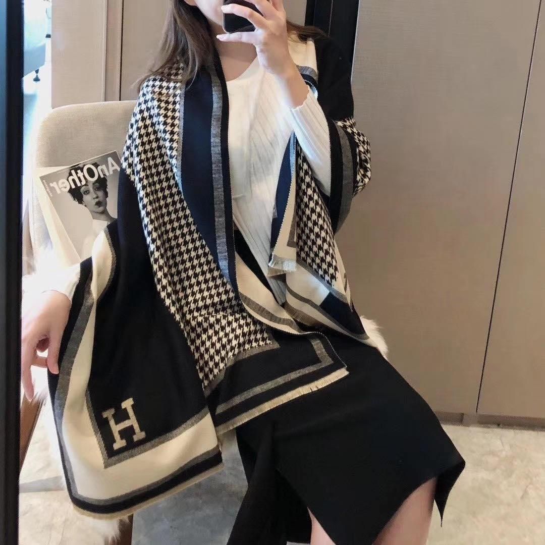 Écharpe Noir & Beige Style Hermès