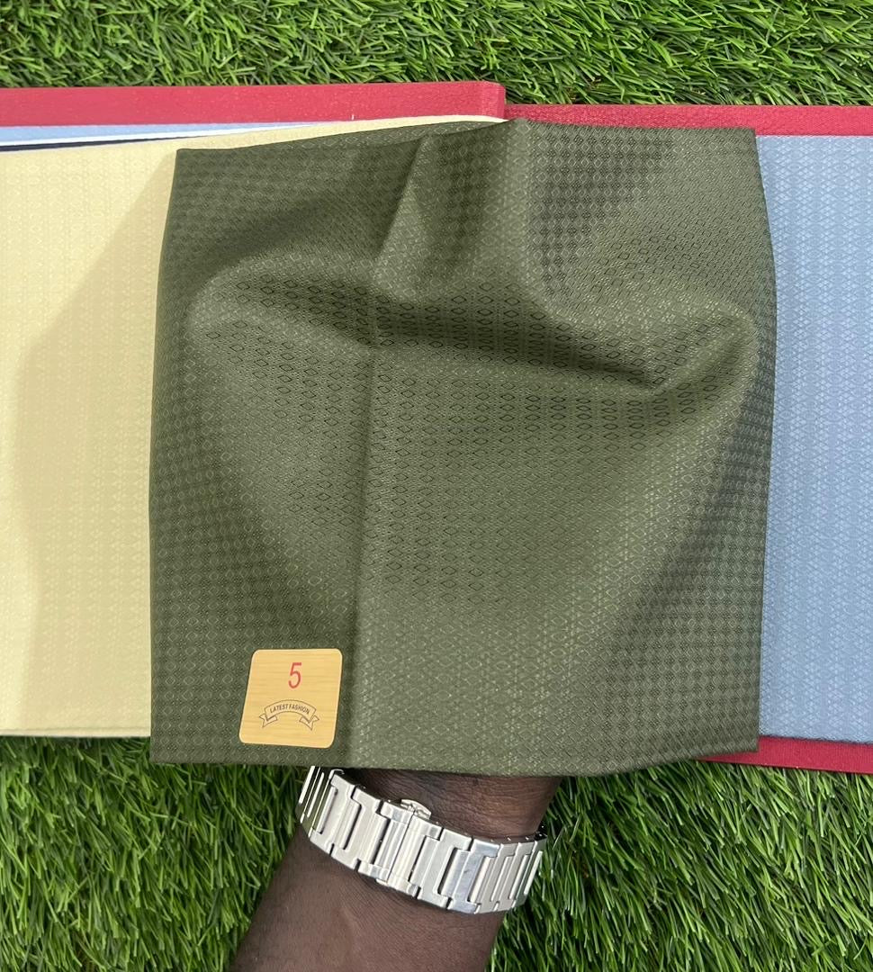 Tissu Homme Vert Olive – Motifs Géométriques Élégants